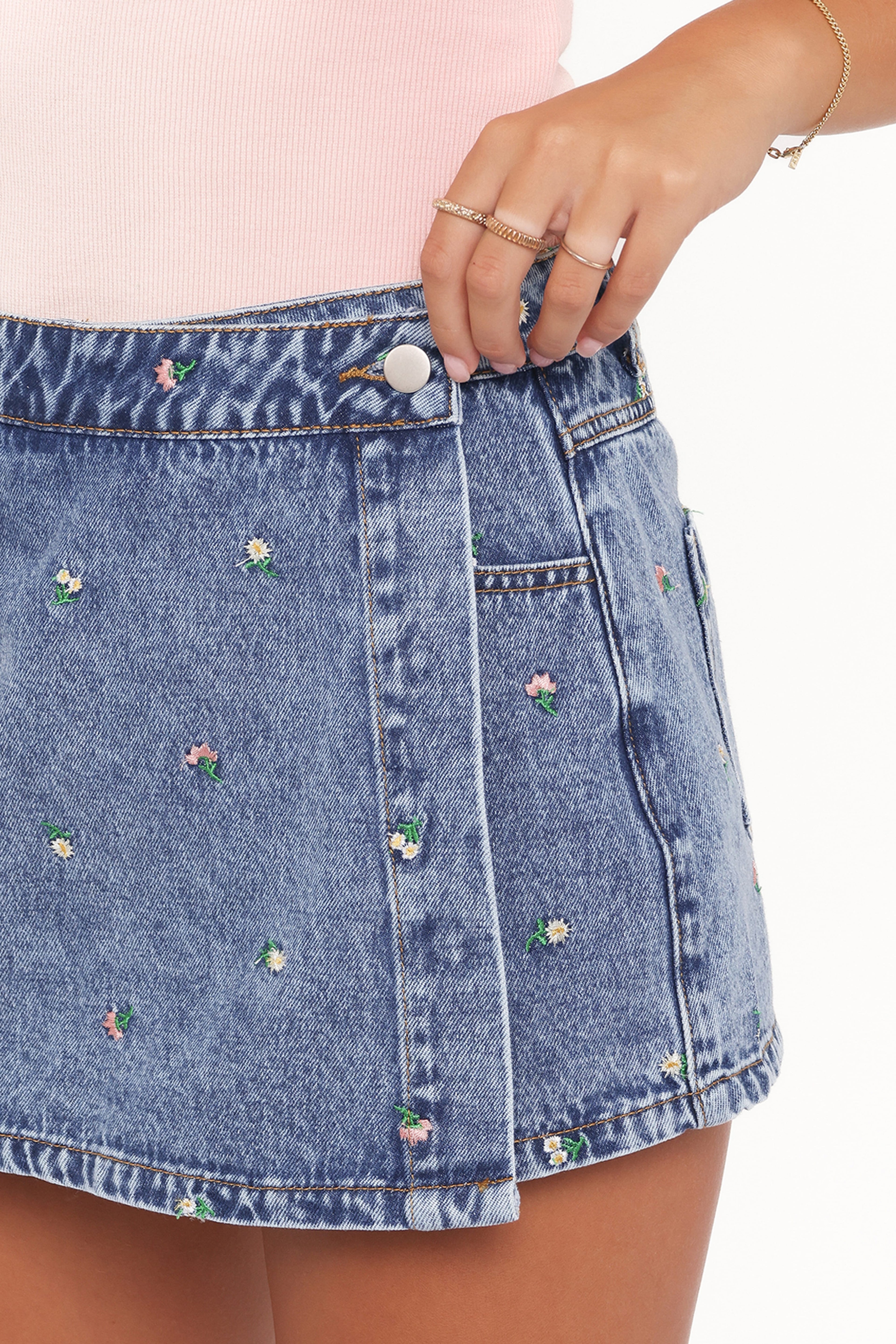 Evanna Denim Skort - Embroidery Medium Wash
